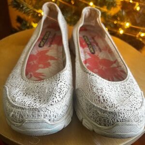 Skechers Air- Cooled Memory foam Women’s Ballet Flats Cream Mesh Size 9